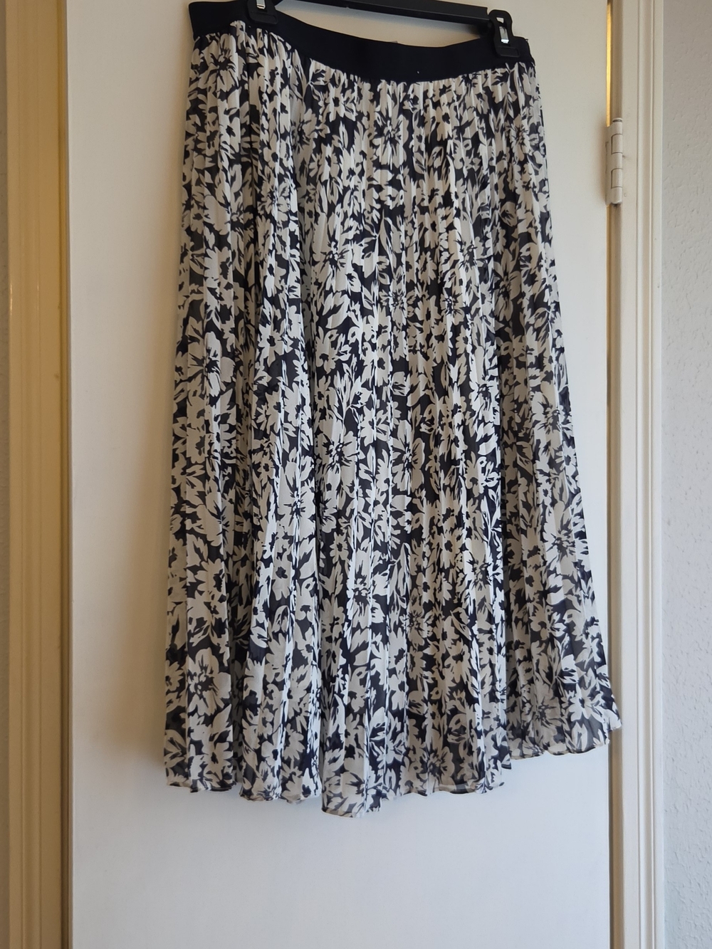 H&M Black and White Floral Pleated Midi Skirt